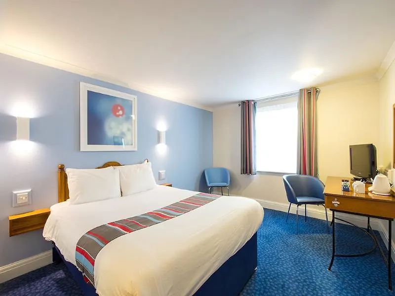 Travelodge Cardiff Airport Barry 3*,