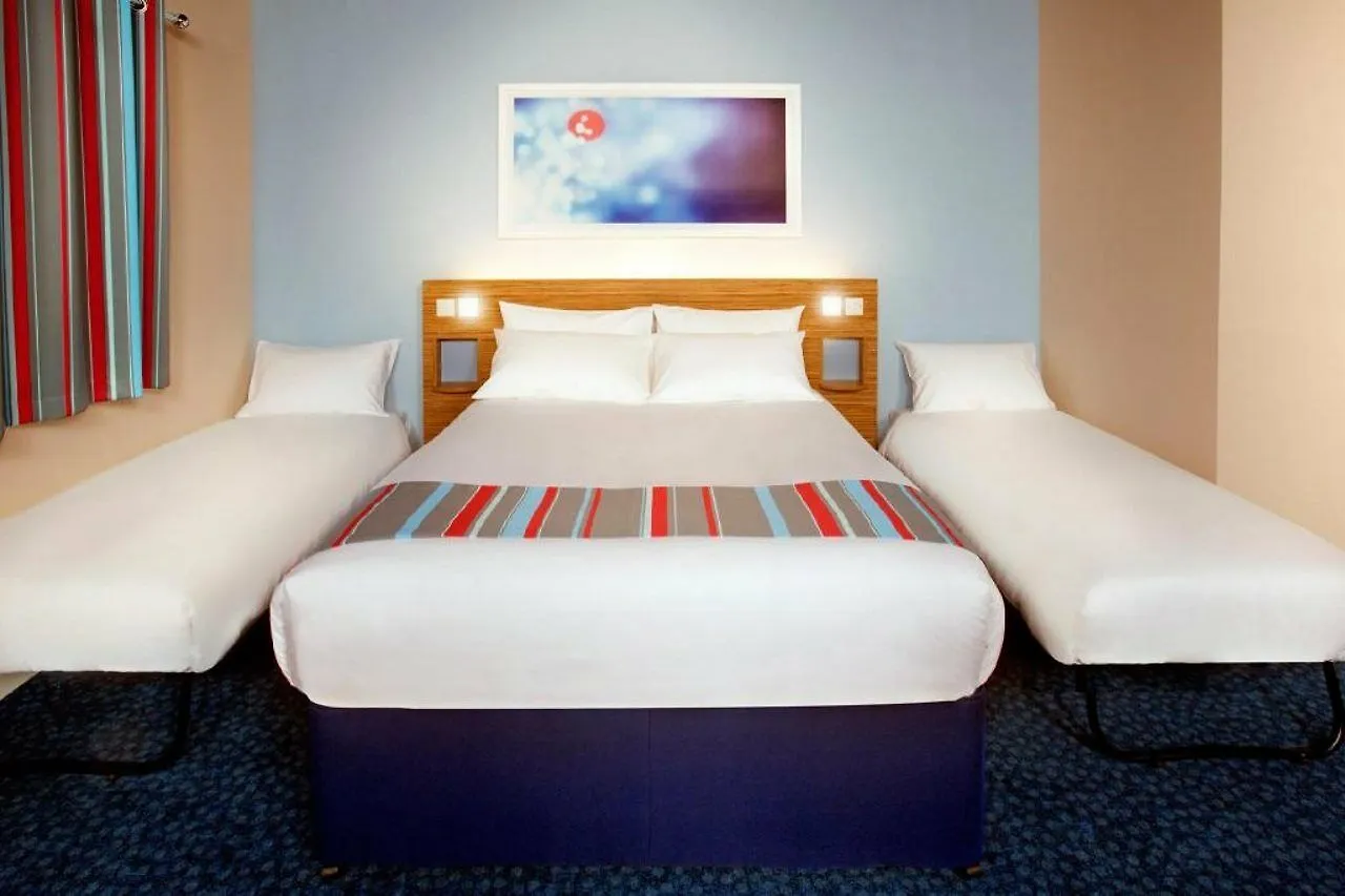 Travelodge Cardiff Airport Barry Hotel