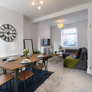 Asher By Koya Homes - 2-bedroom Home, Downtown Barry, Free Parking Holiday home